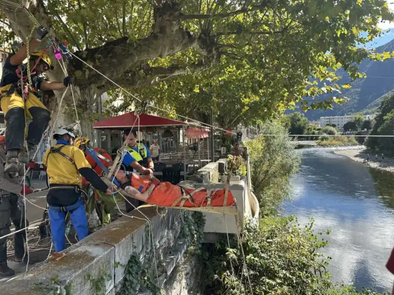 JournÃ©e de la rÃ©silience Ã  Tarascon-sur-AriÃ¨ge : des animations spectaculaire, un sauvetage suspendu entre ciel et falaise