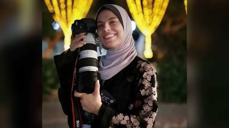 Dans les yeux de Fatma Hassona, journaliste tuÃ©e pour avoir fait vivre la voix de Gaza, ce mercredi Ã  Tarascon-sur-AriÃ¨ge