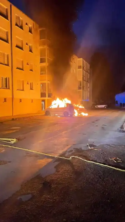 Un feu de voitures Ã  Lavelanet mobilise quinze pompiers et blesse une octogÃ©naire