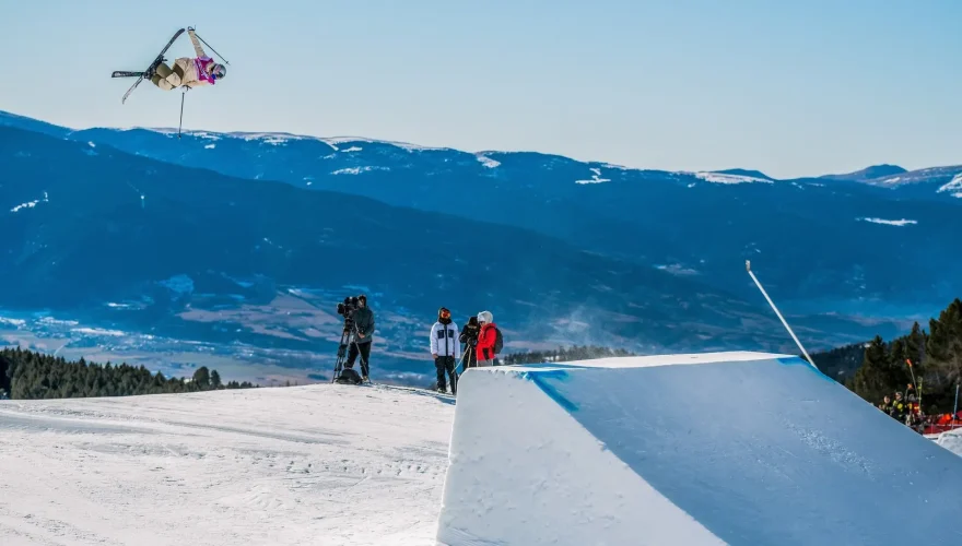 FONT ROMEU, FRANCE - JANUARY 15: Tess Ledeux of Team France competes during the FIS Freestyle Ski World Cup Men's and Women's Slopestyle Qualification on January 15, 2022 in Font Romeu, France. (Photo by Augustin Authamayou/Agence Zoom)