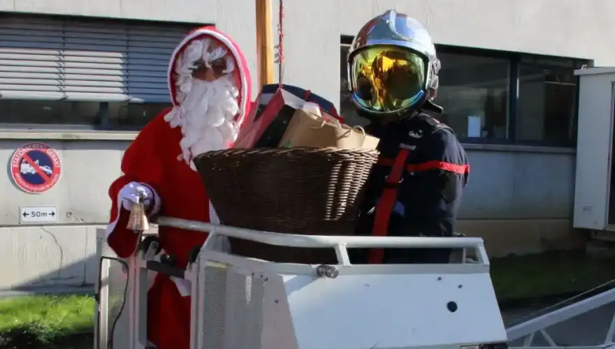 Le père Noël est monté dans la grande échelle