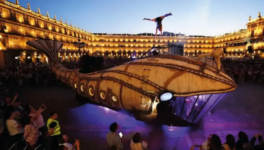 Une baleine pleine de surprises sera au rendez-vous... (Crédits : Compagnie de Productions Populaires et Polymorphes).