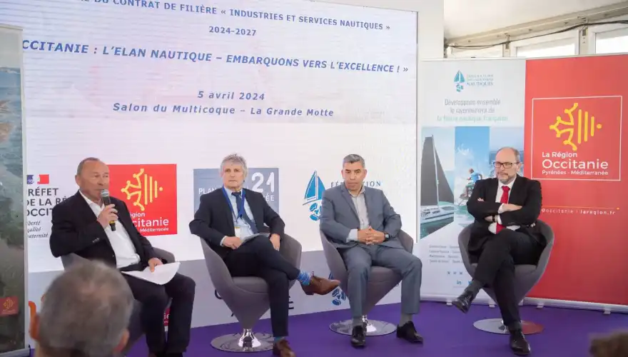 Signature1er_contrat_de_filiere_industries_et_servicesnautiques1