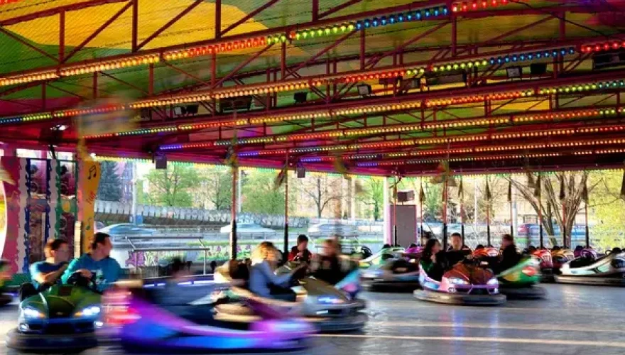 La fête foraine de printemps fait son grand retour à Foix -Photo d'illustration libre de droit